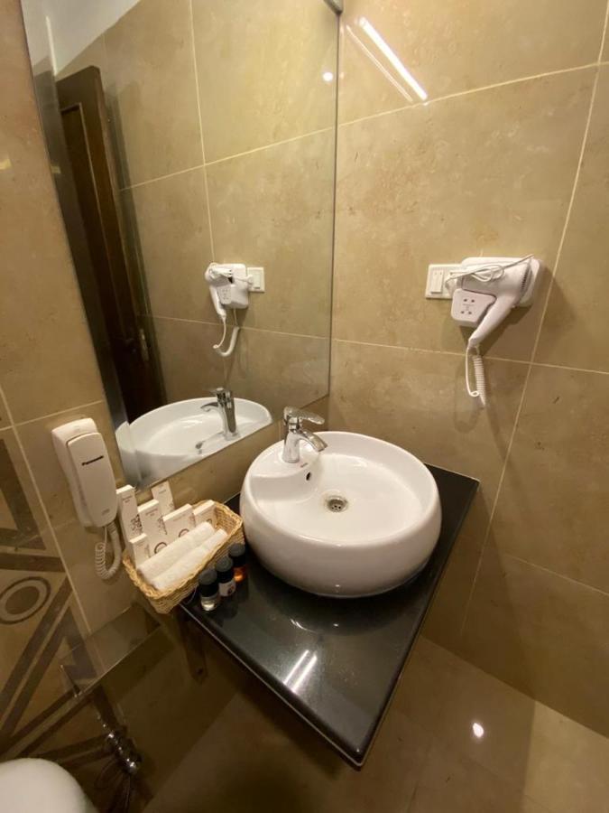 רוואלפינדי Grand Mongolia Hotel מראה חיצוני תמונה