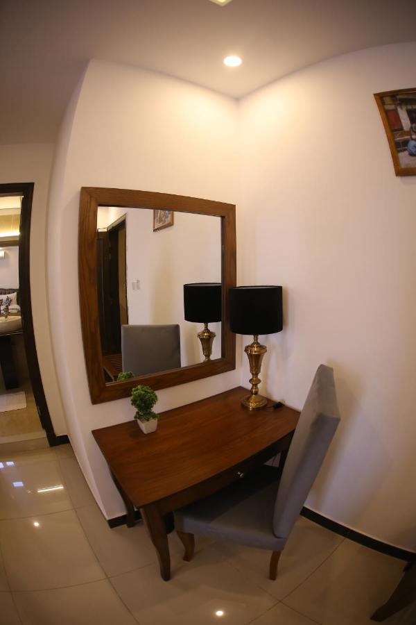 רוואלפינדי Grand Mongolia Hotel מראה חיצוני תמונה