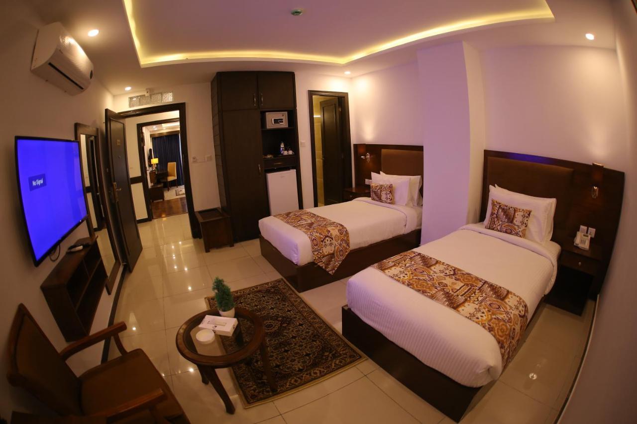 רוואלפינדי Grand Mongolia Hotel מראה חיצוני תמונה
