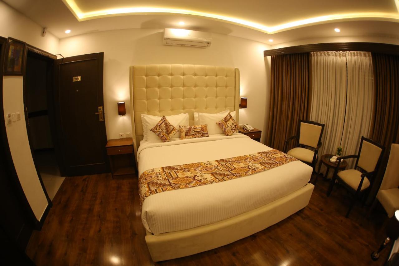 רוואלפינדי Grand Mongolia Hotel מראה חיצוני תמונה