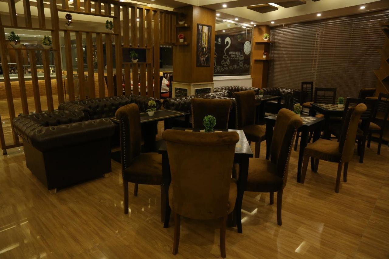 רוואלפינדי Grand Mongolia Hotel מראה חיצוני תמונה