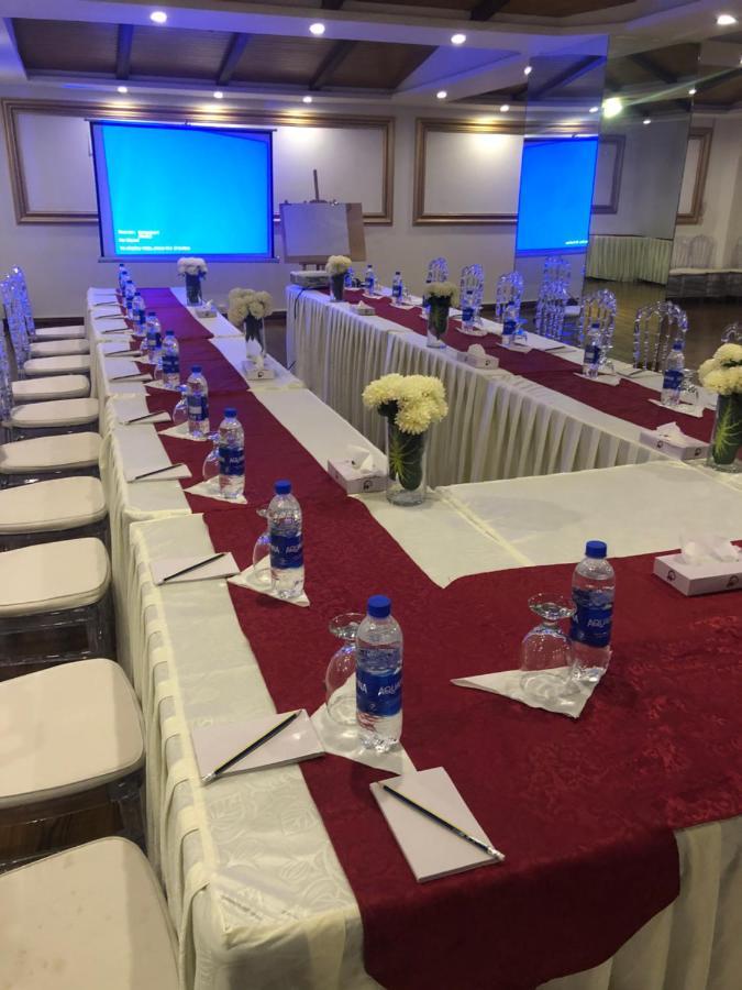 רוואלפינדי Grand Mongolia Hotel מראה חיצוני תמונה
