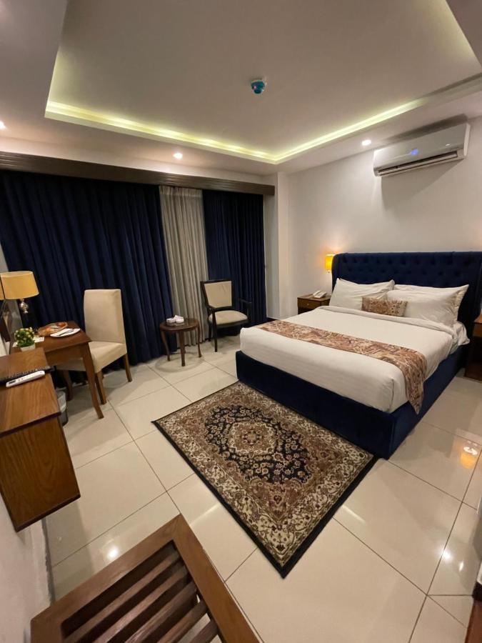 רוואלפינדי Grand Mongolia Hotel מראה חיצוני תמונה