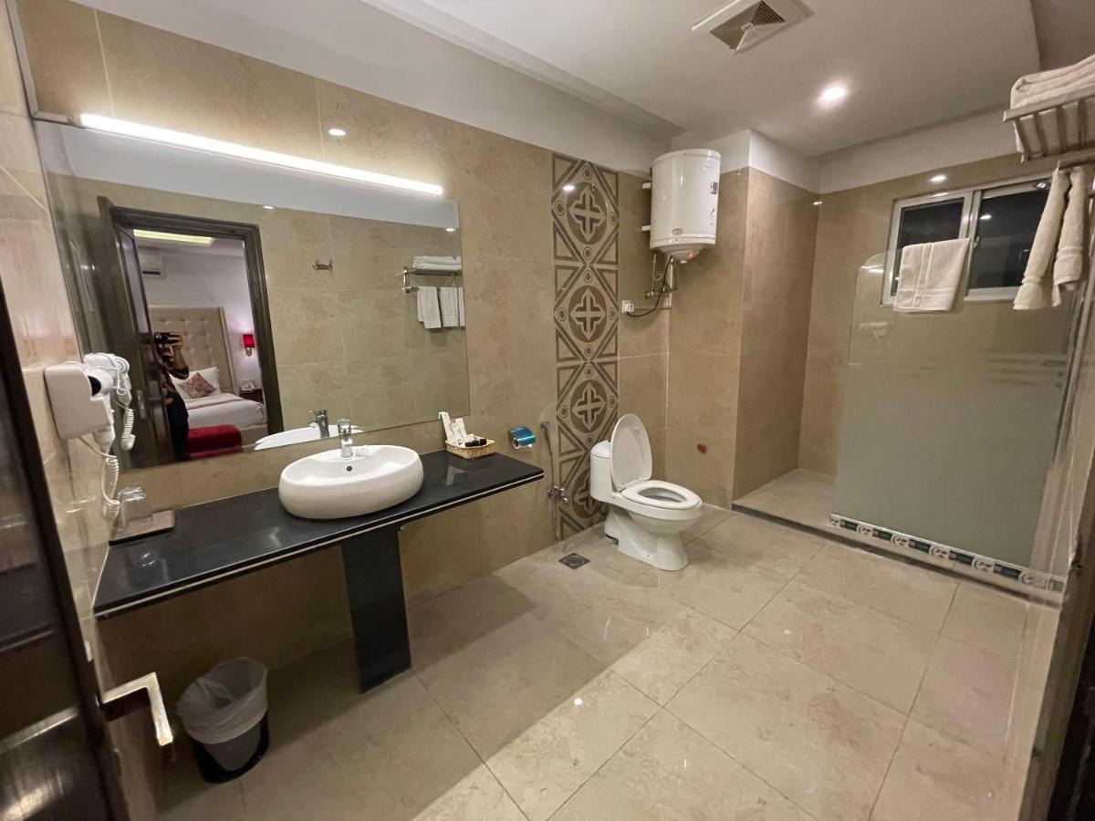 רוואלפינדי Grand Mongolia Hotel מראה חיצוני תמונה