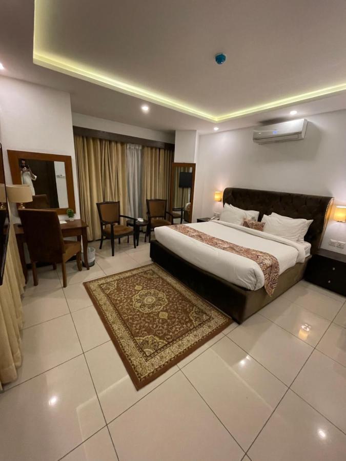 רוואלפינדי Grand Mongolia Hotel מראה חיצוני תמונה